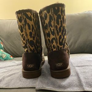 UGG Women’s Exotic Cheetah Boots Size 10. This is a steal!